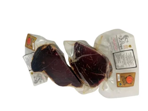 Dos tacos de Cecina de ½ kg. cada uno, envasados al vacío.