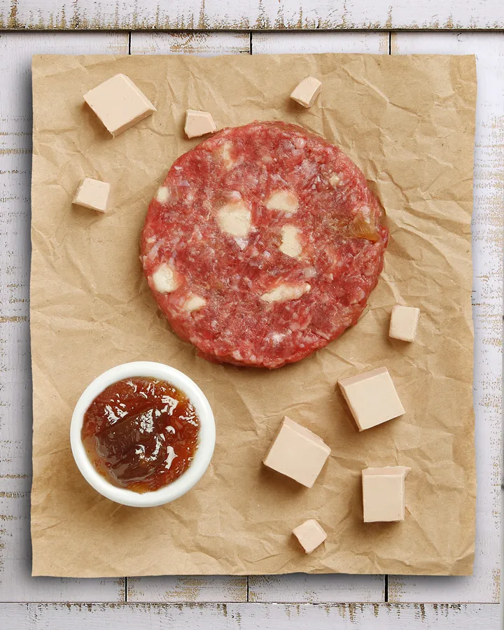 Hamburguesa con foie y cebolla