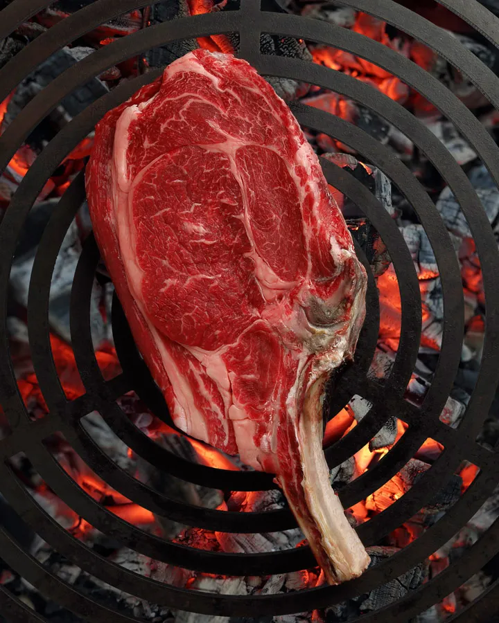 Tomahawk de vaca Simmental madurada en seco (30-45 días)