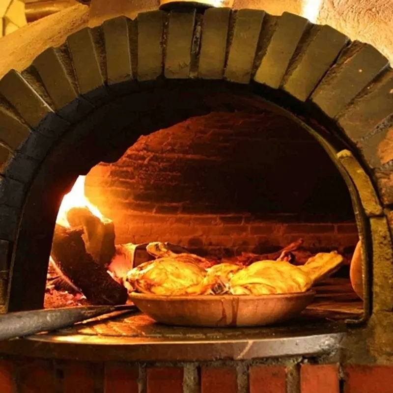 COCHINILLO ASADO en Horno de Leña