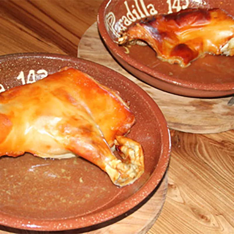 Cuarto de COCHINILLO ASADO Paradilla 143