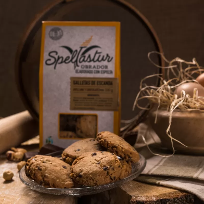 GALLETAS DE ESCANDA ECOLÓGICAS CON AVELLANA Y CHOCOLATE