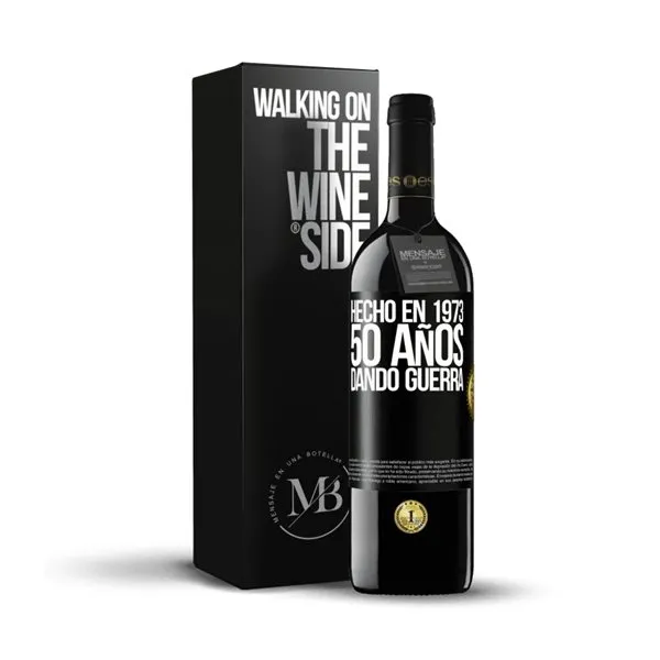 «Hecho en 1973. 50 años dando guerra» Mensaje en una Botella. Vino Tinto Premium Reserva MBE. Etiqueta Negra