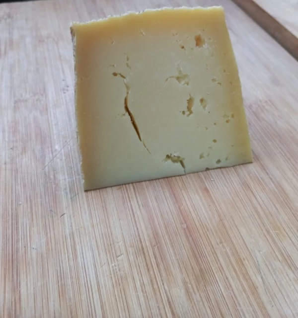 Queso Semicurado de pastoreo puro de oveja (250gr)