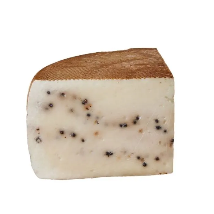 Pecorino sazonado con pimienta