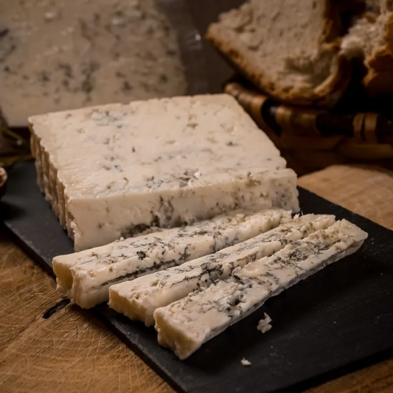 Queso azul puro de oveja “Peralzola”